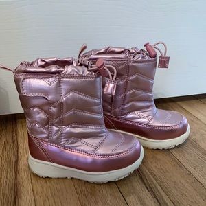 Cat & Jack Metallic Pink Snowboots